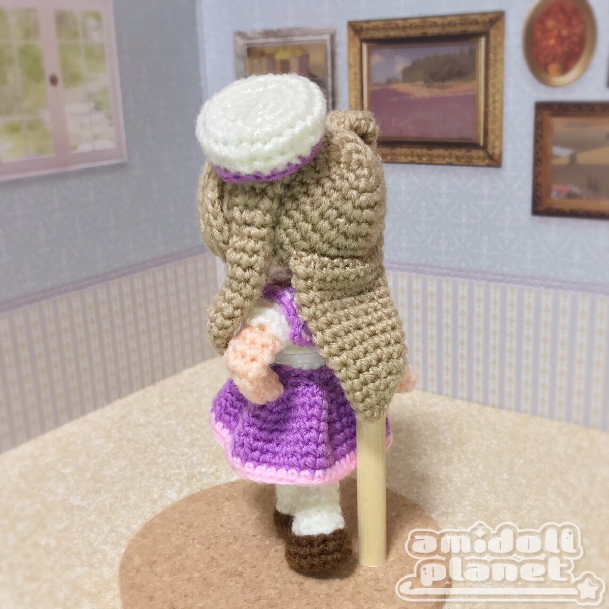 みさきち W Pa Twitter ロングヘアの表現って難しいよね Rt まず髪 色で編んだ半球のパーツを頭に被せ てっぺんから上半分ぐらいまで植毛するやり方だと地肌が目立たないので植毛本数が少なくても大丈夫だったりするのでオススメ あみぐるみ