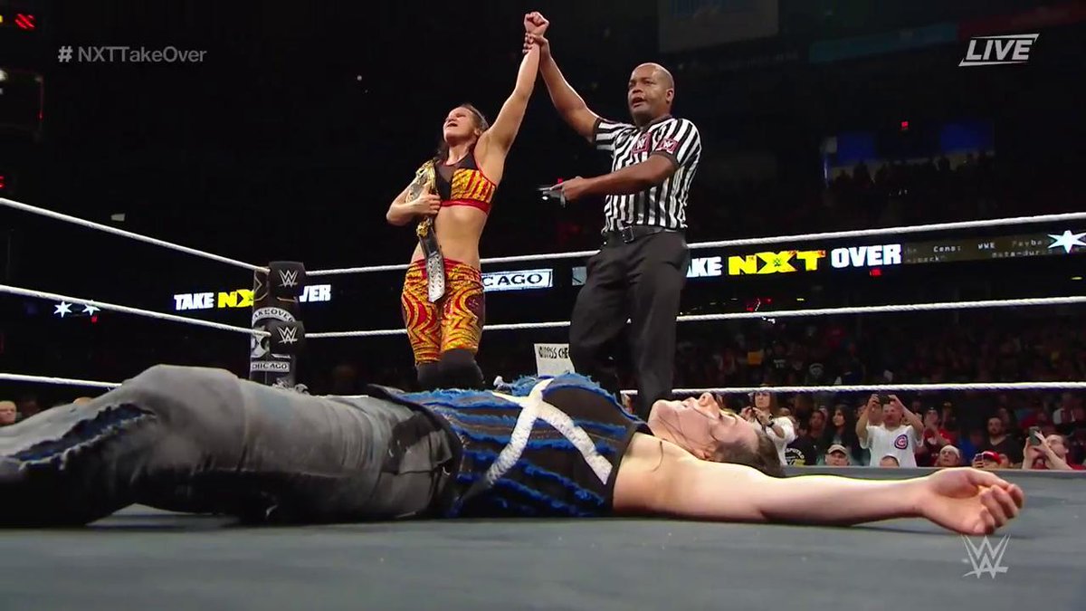 LeProfDuCatch's tweet photo. Shayna Baszler conserve son titre. https://t.co/LChde4UMkF