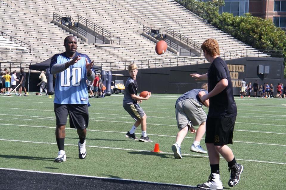 DrCABJ's tweet photo. Very proud of @Hansolo_07 for pushing himself and working hard! @VandyFootball put on one heck of a camp! #gettingstronger #gettingfaster #gettingsmarterboutthegame #learningtocatch #learningtothrow #learningtodefend https://t.co/GNSPWyqomn