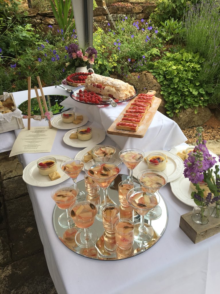 CroxfordSuzan's tweet photo. Afternoon tea in the Shires #oxfordshirecaterers #afternooncake #weddingcatering #cakes #buffet https://t.co/Rras350c3V