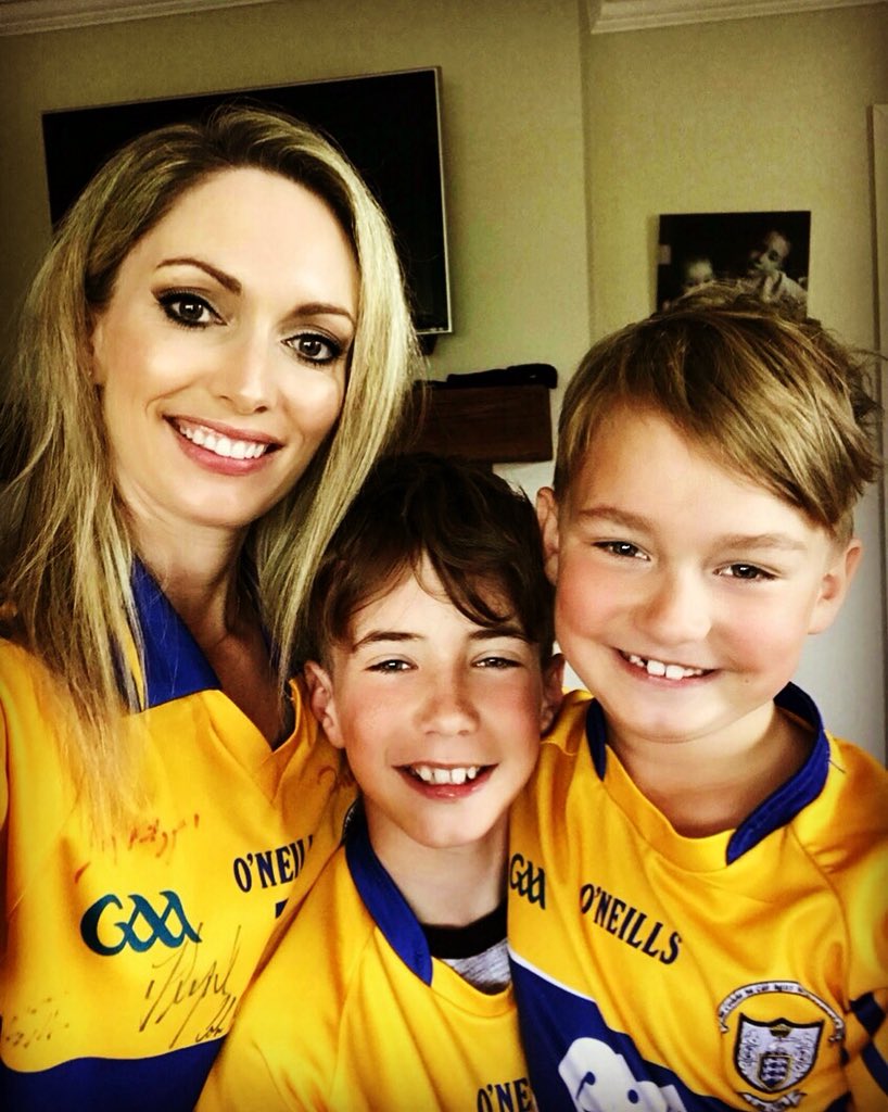Suzanne0c's tweet image. #Clarevlimerick here we go! 💛💙
