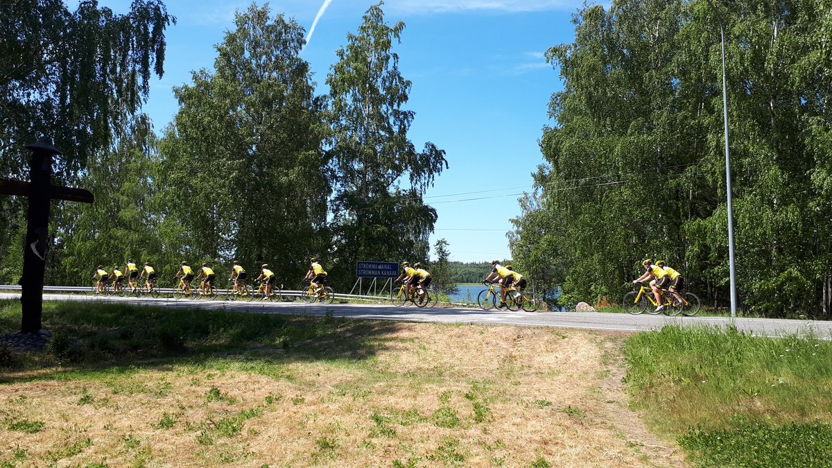 LNiitty's tweet photo. #teamrynkeby bongattu Kemiössä Strömman kanavalla. Hyvältä näytti - tsemppiä Pariisiin! #pyöräily https://t.co/ltt2ecUzta