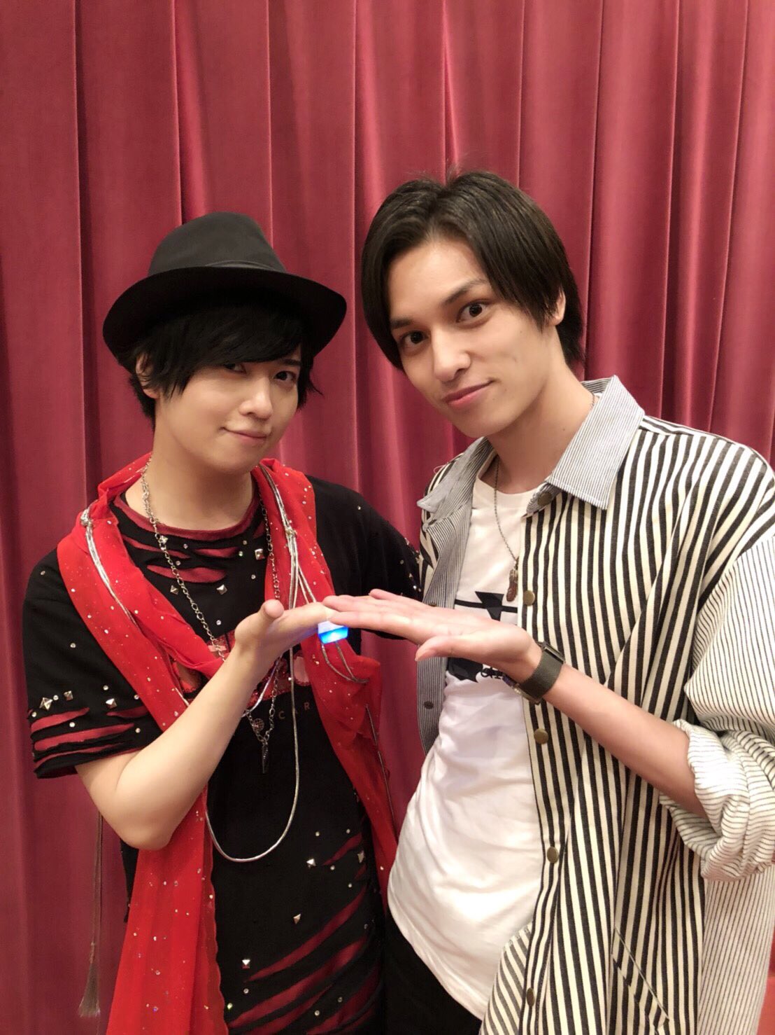 瀬戸啓太 Tsukipro Live 18 Summer Carnival にお邪魔してきました 初のライブでしたが 最初から最後までずっと感動 楽しかった 斉藤壮馬さんと江口拓也さんと W翼 W志季で 写真を撮ってもらいました そして ツーショットも Solids 瀬戸啓太 Tsukipro Live 18 Summer Carnival にお邪魔してきました 初のライブでしたが 最初から最後までずっと感動 楽しかった 斉藤壮馬さんと江口拓也さんと W翼 W志季で 写真を撮ってもらいました そして ツーショットも Solids