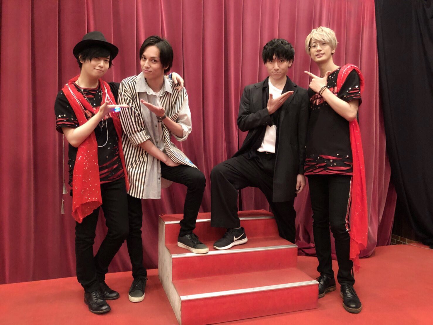 瀬戸啓太 Tsukipro Live 18 Summer Carnival にお邪魔してきました 初のライブでしたが 最初から最後までずっと感動 楽しかった 斉藤壮馬さんと江口拓也さんと W翼 W志季で 写真を撮ってもらいました そして ツーショットも Solids 瀬戸啓太 Tsukipro Live 18 Summer Carnival にお邪魔してきました 初のライブでしたが 最初から最後までずっと感動 楽しかった 斉藤壮馬さんと江口拓也さんと W翼 W志季で 写真を撮ってもらいました そして ツーショットも Solids