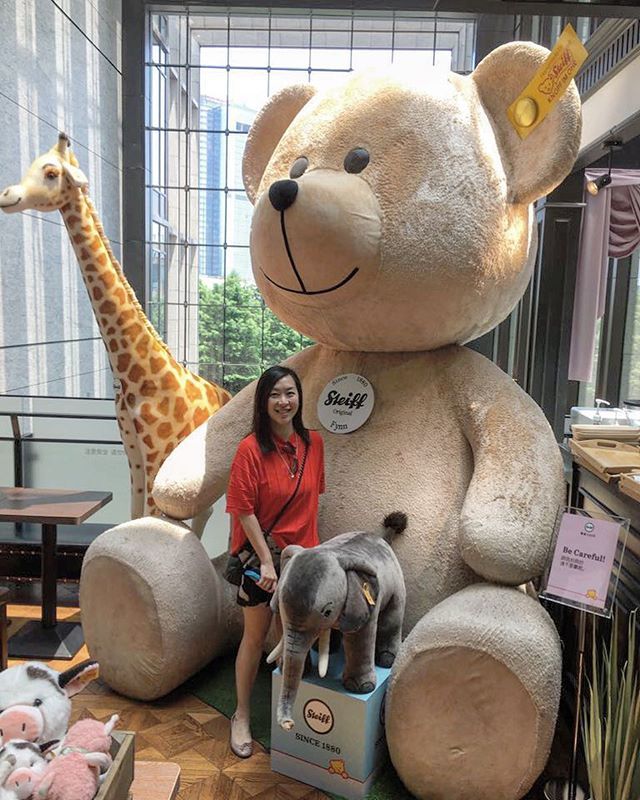 karenkcl's tweet photo. Okie...taking ya home now! 🤣 ❤️🐻 #steiffbear #steiffcollection #steiffbär #myteddybear #🐻#bearhug #hugs #suzhou https://t.co/yjtJobtHF3