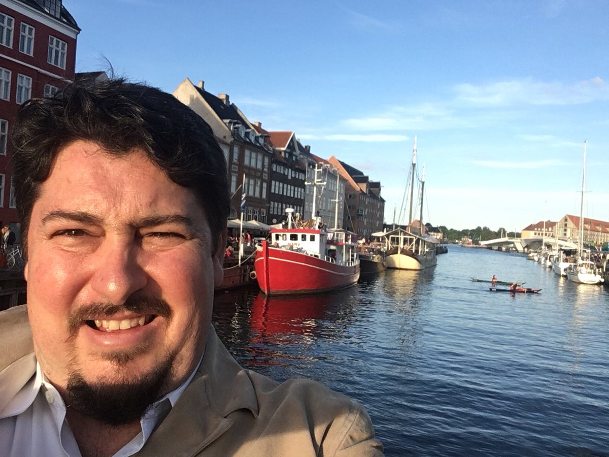 sphandcenter's tweet photo. Leaving now the beautiful #Copenhagen after a great #FESSH2018 meeting.
Opportunity to learn, show our work, and see many friends!#HandSurgery https://t.co/wwV429lQh1