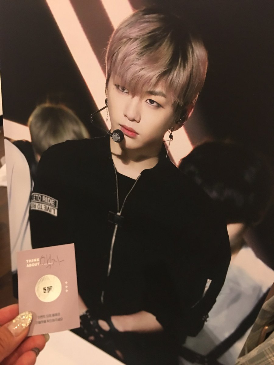 hkmkms's tweet photo. #think_about_daniel
#unlimited
그리구 이벤트했는데
액자랑 미니배너세트 당첨되구
포토북까지 받았어 캭🤗🎉
너무너무 기쁘구 똥손인 나에게
이런행운이오니 살짝 무섭기도하지만 좋다 https://t.co/PexCpKYAiQ