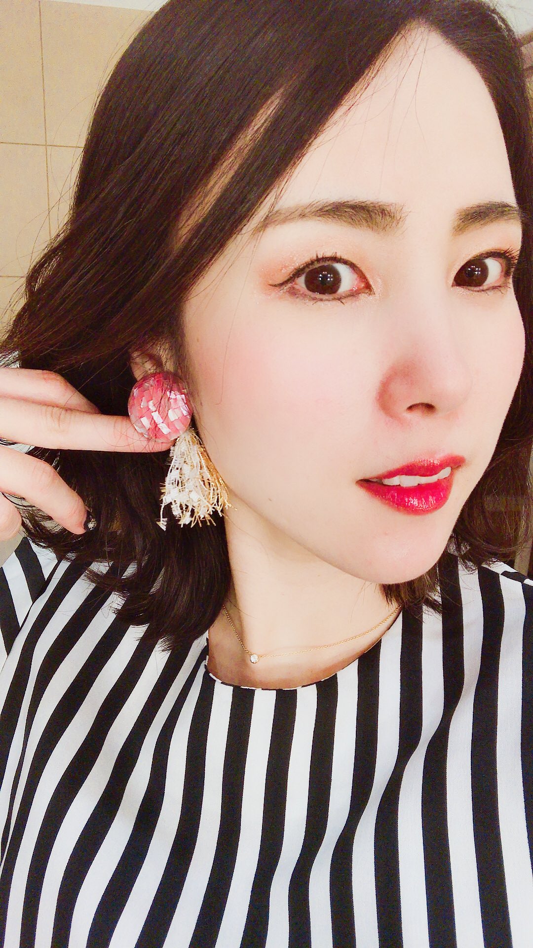 亜美 Ami 本日この3人で愛理ちゃんとアコースティックライブしてきました わししゃくれてもーたけどな In名古屋zepp O あの曲のあのアレンジやばくない めっちゃ好きだ そして愛理様は本日も絶好調 笑 ほんとよく喋る 誕プレに姉がくれた