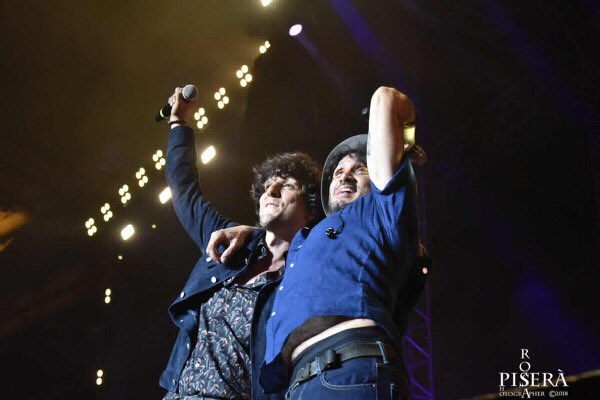 MetaErmal's tweet photo. Bellissimo ieri. Grande concerto di Bizio e compagneros. Grazie a tutti i cuori cantanti. Ci vediamo a Roma il 5 luglio. Un abbraccio a tutti. 💛 https://t.co/yNeIzwLsIJ
