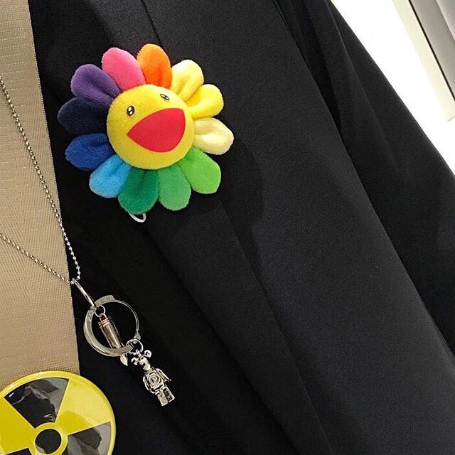 LOVER__Vely's tweet photo. #RT+팔로 이벤트! 추첨
카이카이키키 st 꽃 브로치 3분께 드립니다💕

귀여운 레인보우 꽃 브로치!🌈🌼
공구 합니다!😘

🌸SIZE : 가로x세로 7cm 
🌸가격 : ❣️6000원���️
🌸주문 폼 : https://t.co/bPBZrJtFrU

📦 배송비 별도 +3000원

+주문후 구매자분이 디엠 보내주세요!💖 https://t.co/c9RmzdtOaW