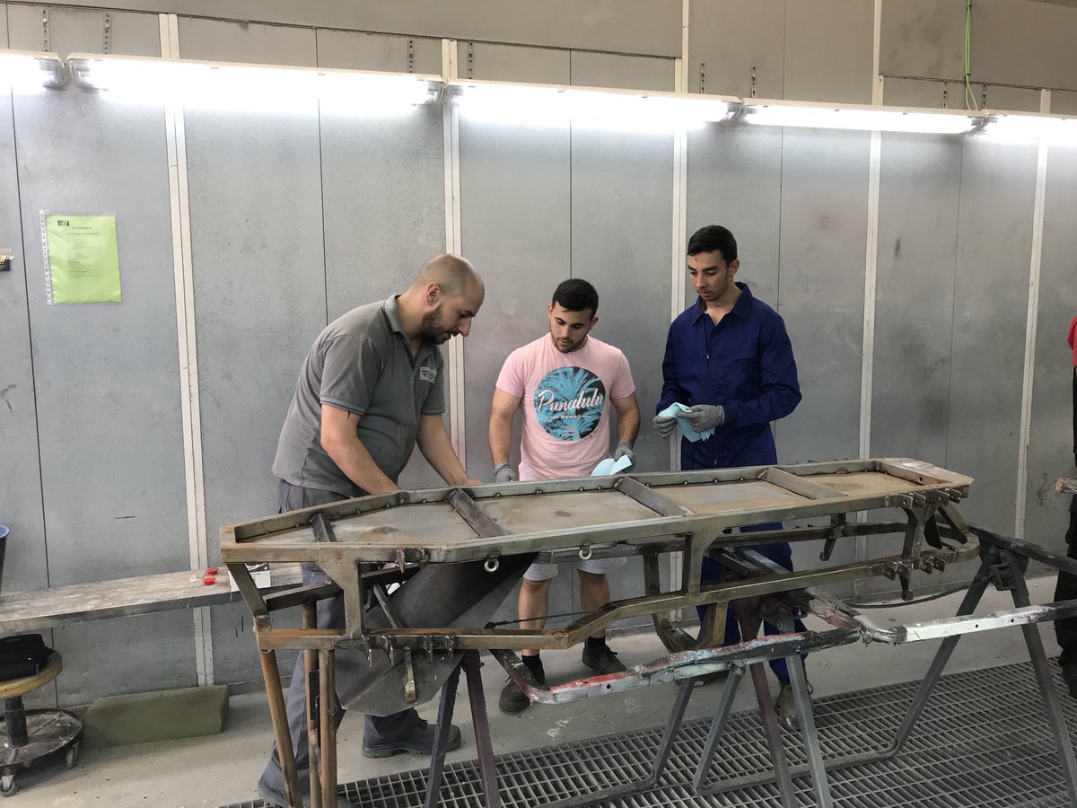TInercia's tweet photo. Gracias a Talleres Fenollar por colaborar en nuestro proyecto @hiperchallenge, pues además de pintarnos el coche nos dio formación de chapa y pintura. Ese día hicimos la clase en sus talleres. https://t.co/awsTRebVOa