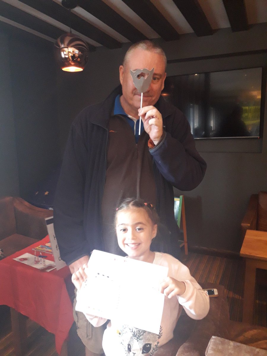 Smiles everywhere #FathersDay <a href="/SDEBDD/">simon ewins</a> <a href="/LauraEvans81/">Laura EvansWrobleski</a> <a href="/LAhMostloved/">LAhMostloved</a> @LCS_PremierInn <a href="/didimhm/">Didi</a> @KAbdi05 <a href="/FaridniaSid/">Sid Faridnia</a>
