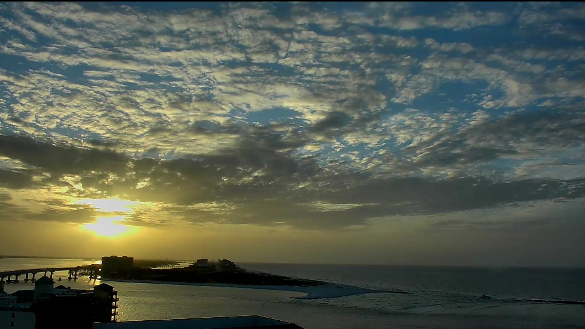 TaylorSaralloWX's tweet photo. Orange Beach is looking BEAUTIFUL this Sunday morning! https://t.co/gmNDfBfDOL