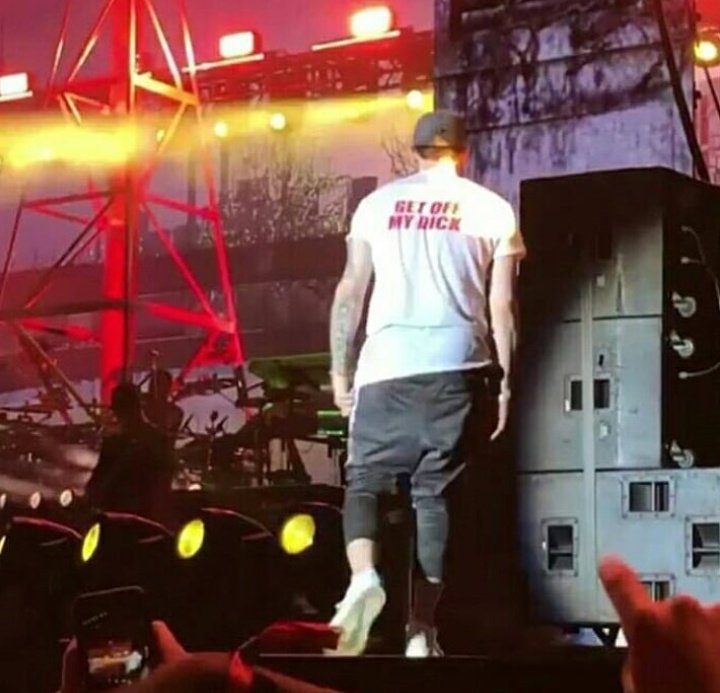 Eminem_News__'s tweet photo. A perfect message.
@LiveAtFirefly @Eminem https://t.co/fyC3YUAoIU