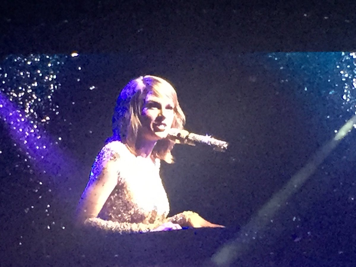 ERBQ1991's tweet photo. 1st photo: Taylor Swift #1989WorldTour #Dublin #3Arena
2nd photo: Taylor Swift #RepTourDublin #RepuationStadiumTour #CrokePark #Row13 #Swiftie 
😍😍❤️❤️🇮🇪🇮🇪 https://t.co/4V6cKbq1pk