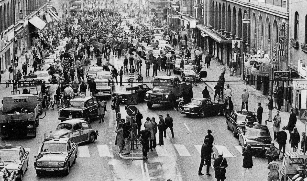 qikipedia's tweet photo. On September 3rd 1967, Sweden switched from driving on the left to driving on the right hand side of the road. https://t.co/zTuuw0G9bk