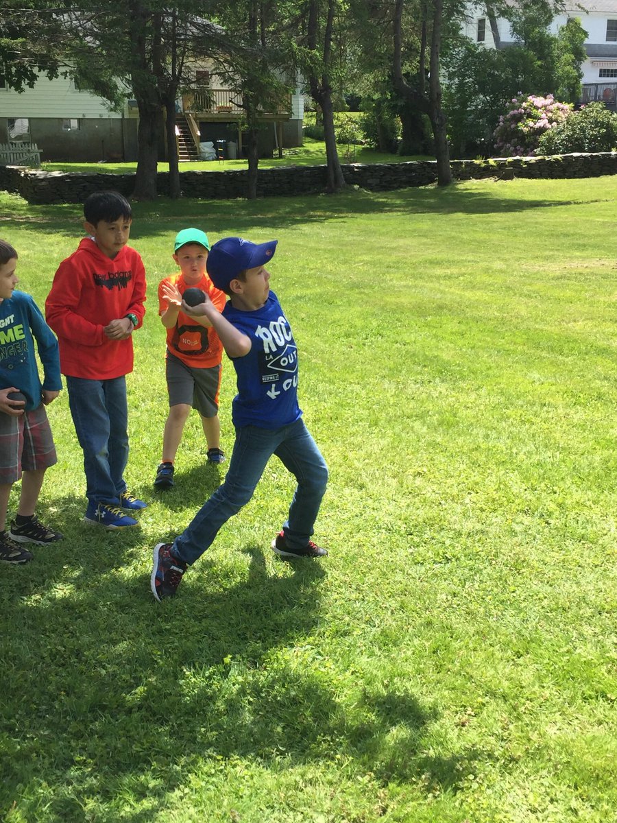 MissMurray07's tweet photo. Grade 1 visited the Queen’s County museum. They learned how to launch cannon balls at enemy pirate ships and used some technology from the past to do house chores! @ssrsbbes https://t.co/r7ovzEPo0i