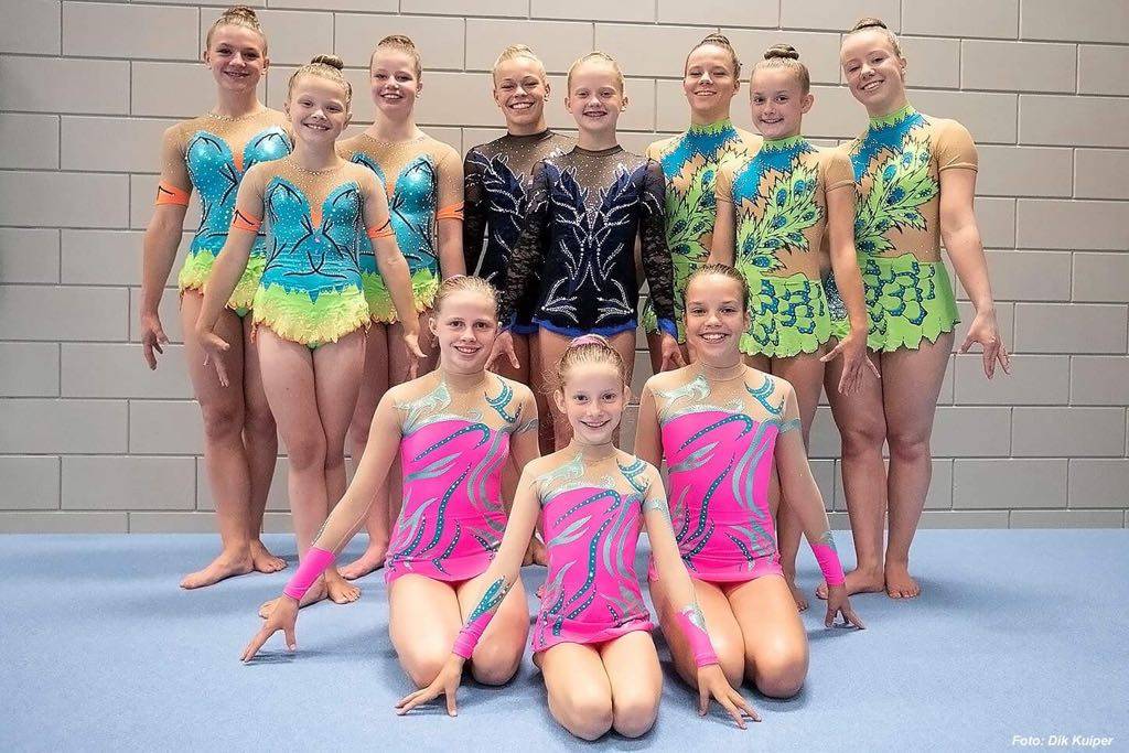 De NK teams van Wilhelmina! Team Anne-Christien, Jente en Ireen hebben vorige week hun NK gehad en zijn 9e geworden. Volgend weekend staan team Anouk, Annika en Rosan, team Rosalie en Denise en team Annelijn, Geanne en Isabel op hun NK in Ahoy Rotterdam ✨ alvast veel succes!! 🍀