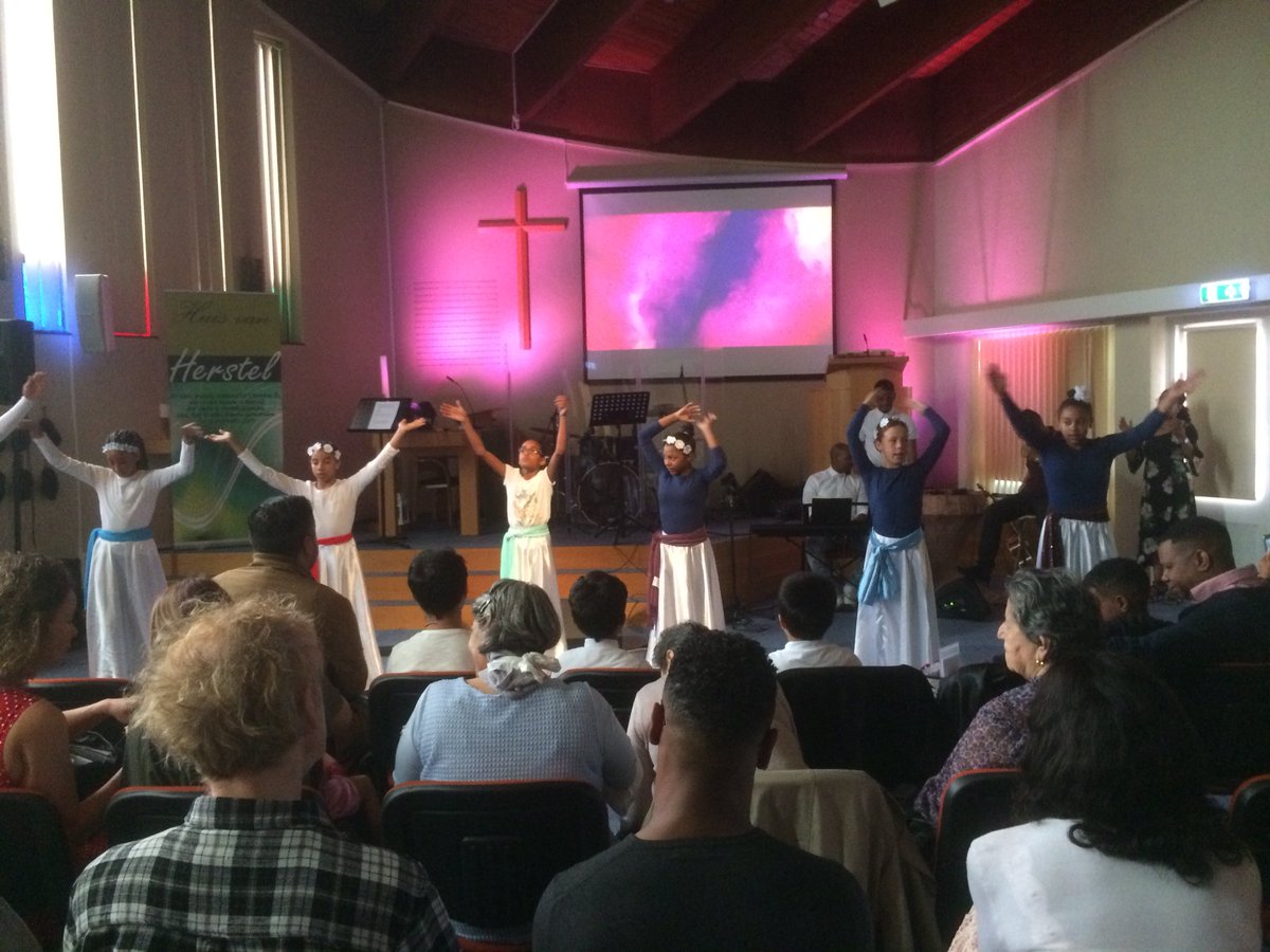 JanJan69714383's tweet photo. New Life Spijkenisse, vaderdag vandaag met mooie dans dansgroep. Preek van pastor Nardo Borges, thema: zoals in de hemel #pastornardo #spijkenisse #nissewaard #vaderdag #fathersday #fathersday2018 #nlccm #nardoborges #asinheaven #zoalsindehemel #hemel #preaching #church #kerk https://t.co/nHSxtc4zD5