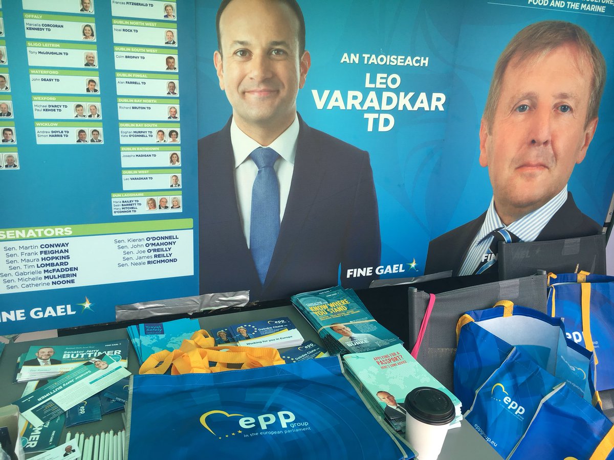 Sinead_Ronan's tweet photo. Lovely day at the #CorkShow so far today. If your in the area, pop by the @FineGael stand. https://t.co/MUCBAEkyVo