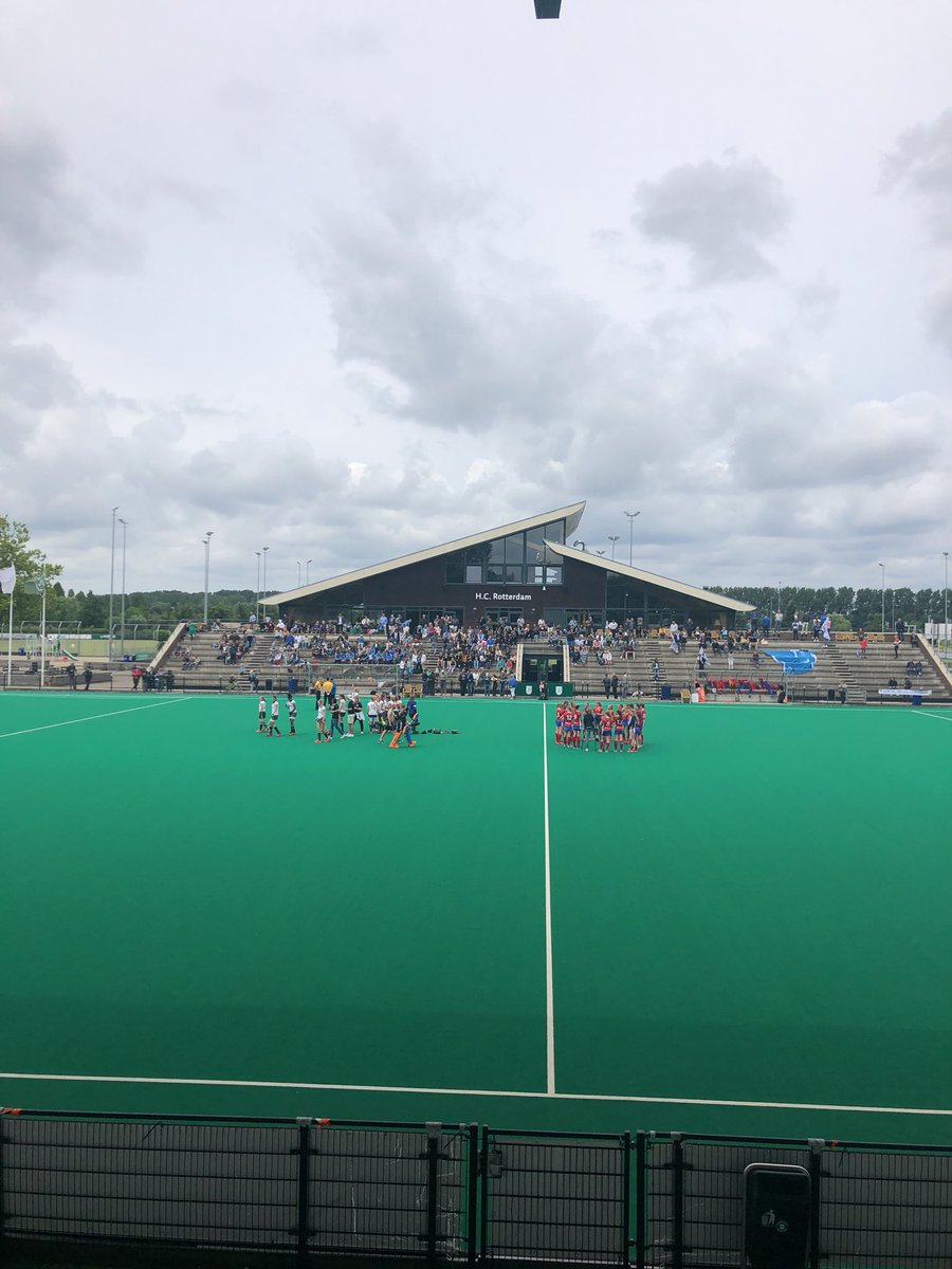 hcrotterdamb1's tweet photo. Eindstand 0-0. Kansen niet benut en dus shootouts komen eraan. #landelijkmeisjesB #playoffs #roadtoNK #greenwhitedynamite #rotkam https://t.co/p0xnvIGEKq