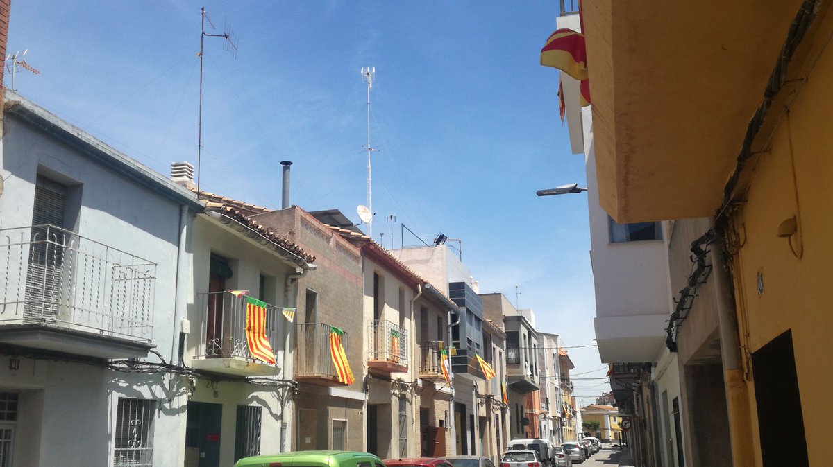 adripo_'s tweet photo. A #Nules s'apropien de la bandera de la ciutat de Castelló @SomCastellonecs 😂😂😂 https://t.co/G6cqnSgq4G