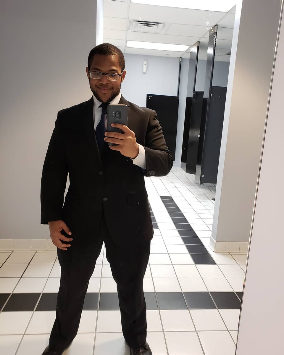 eddy___sanchez's tweet photo. Allow me to introduce myself. I am Edwardo Sanchez, Chief Justice of the U.S Supreme Court. #prelegal #judge #courtjustice #futurelawyer #futurejudge #latinxlawyers #setonhall #setonhalllaw #mootcourt #suitedupandready #excellence https://t.co/PCKoeLpmAL