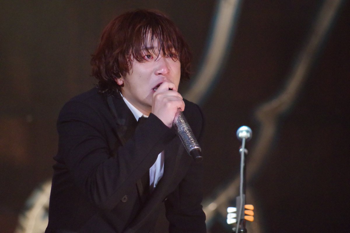 chanxxxxx2's tweet photo. 深瀬さんが歌えなくなっちゃう直前の写真、、、

見るだけで胸が苦しいんだけど、
でも皆と共有できたらなって思うので、載せます。 https://t.co/wN1qBsyNpf