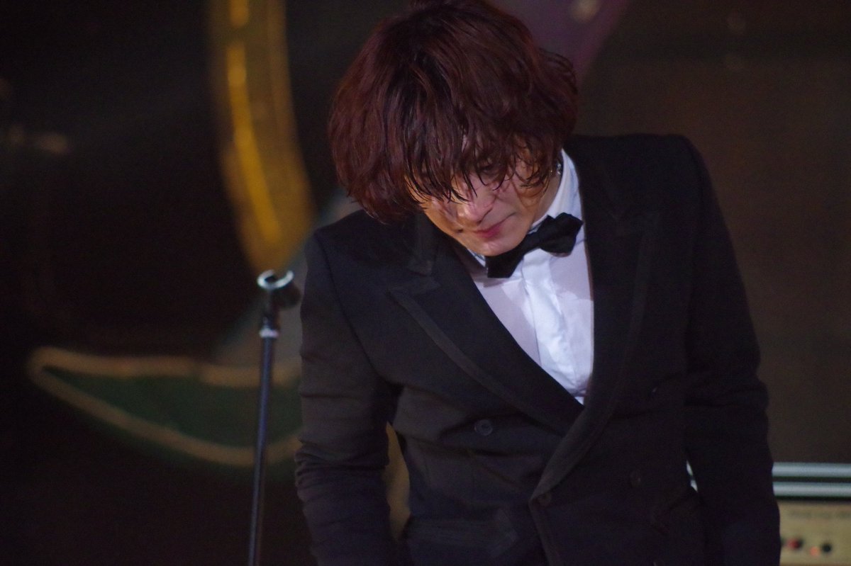 chanxxxxx2's tweet photo. 深瀬さんが歌えなくなっちゃう直前の写真、、、

見るだけで胸が苦しいんだけど、
でも皆と共有できたらなって思うので、載せます。 https://t.co/wN1qBsyNpf