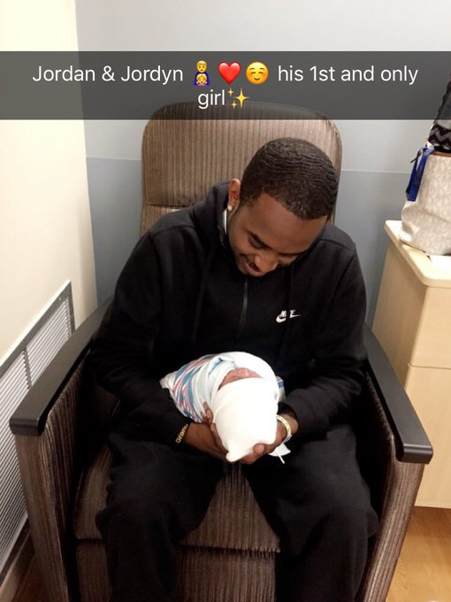 Watch Mom's leaked NSFW photo on TwXstars