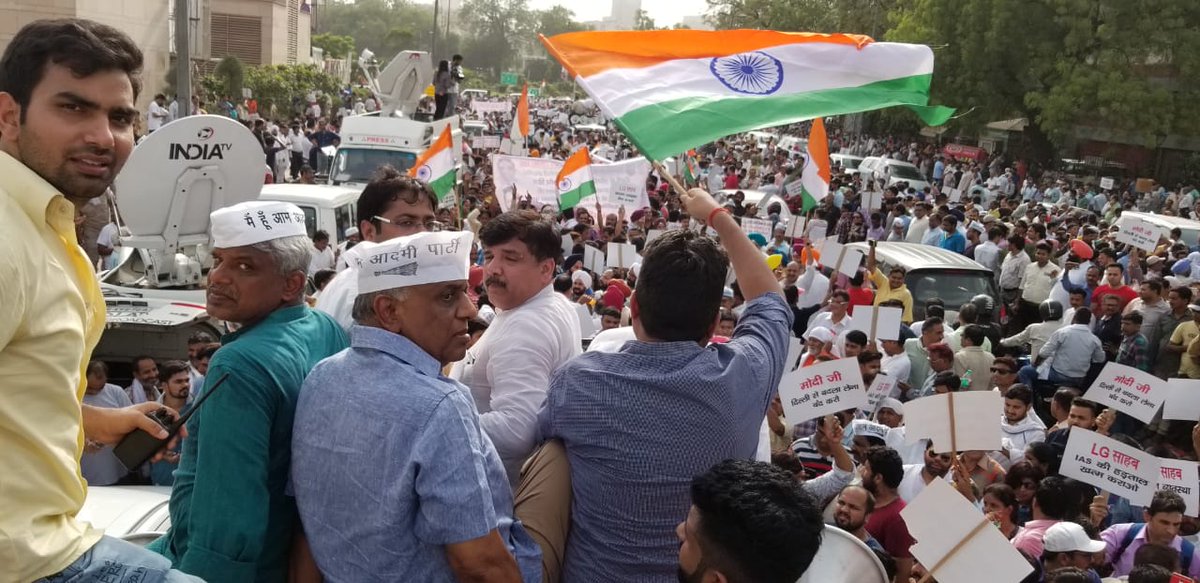 AamAadmiParty's tweet photo. सिंघासन खाली करो,
कि जनता आती है...
#अब_रण_होगा https://t.co/wmTPvcn13Y