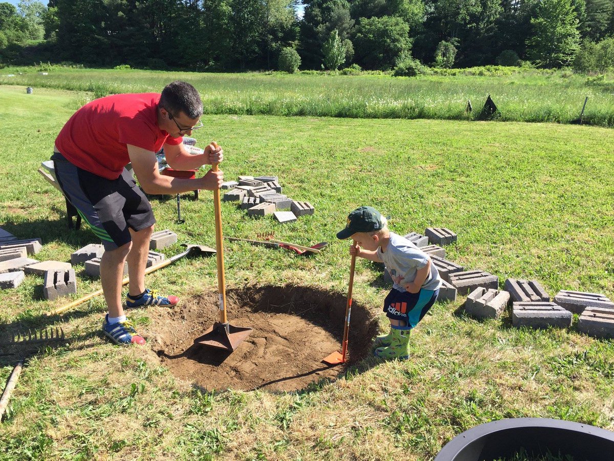 Happy Father's Day, Erik! You are the most amazing dad in the world. Thank you for always being there for the two of us for EVERYTHING. Ollie idolizes you and I'm so thankful he has such an amazing role model. Enjoy your day, especially the birthday card he picked for you! 💕😂
