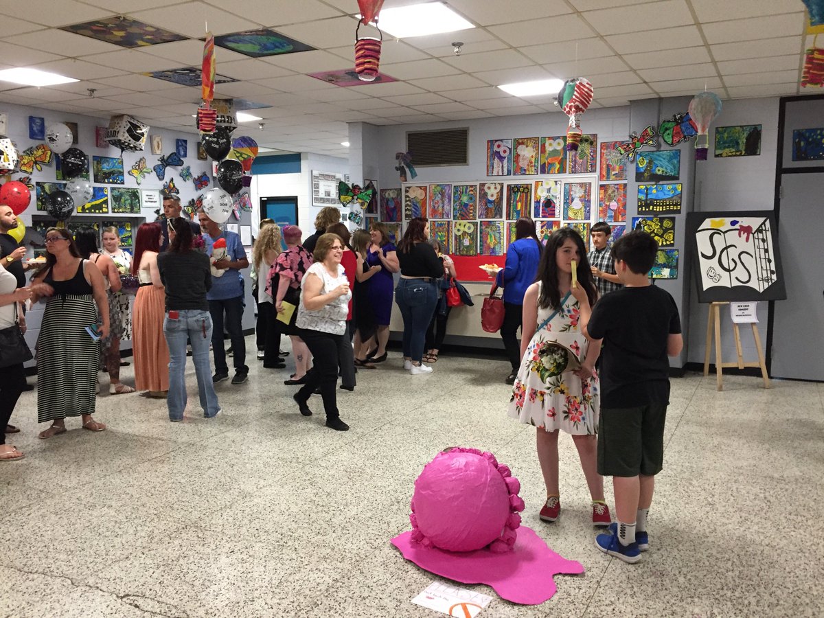 StGabriel_EMSB's tweet photo. Our assembly hall has been transformed into an art gallery! So proud of our students wonderful work! @StGabriel_EMSB @EnglishMTL #art #visualarts #montrealschool #elementaryschool #vernissage #artexhibition #artgallery #artinschools #pointstcharles https://t.co/wk8GoQJiUs