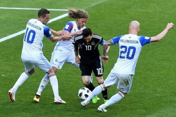 bayu_abebe's tweet photo. Messi Vs Iceland https://t.co/BrFjEp6r6x