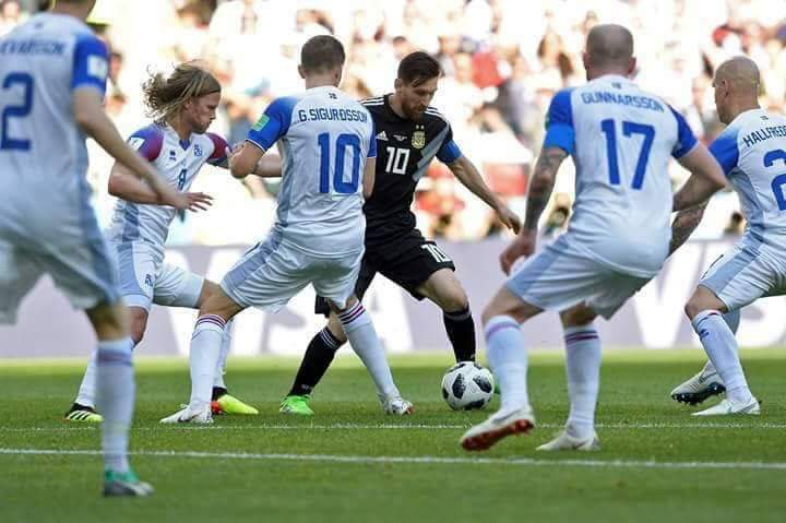 bayu_abebe's tweet photo. Messi Vs Iceland https://t.co/BrFjEp6r6x