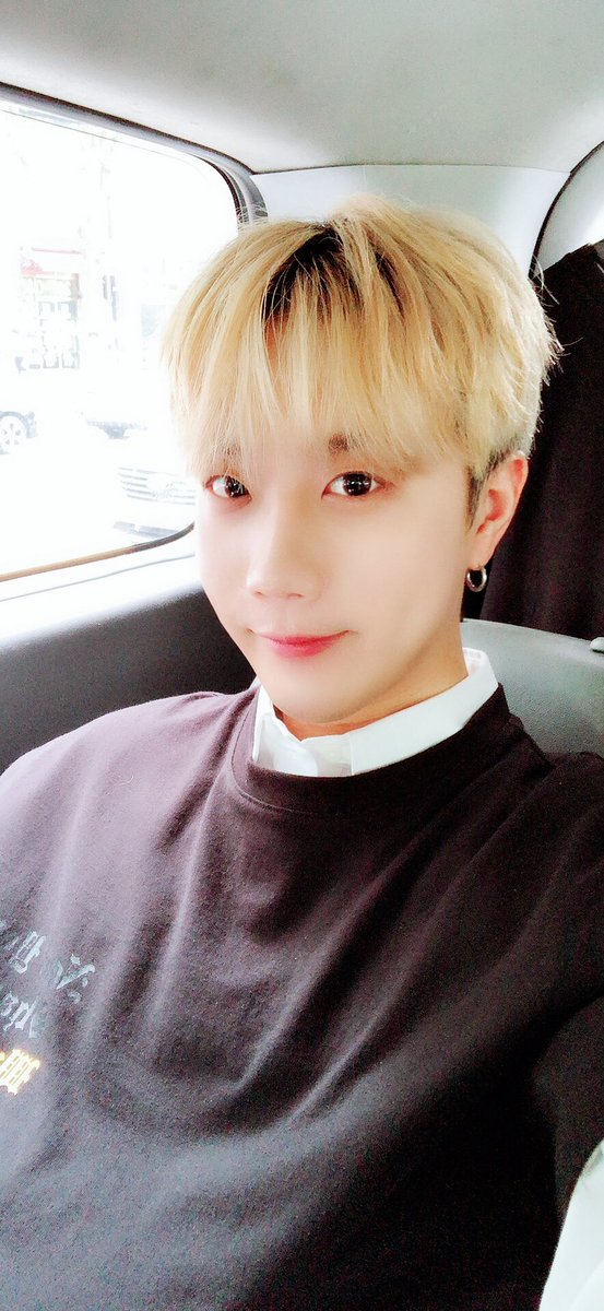MVP_PH's tweet photo. #PK) 솔직히 너무 더운거 아닙니깡!! 그래도 반팔많이 입지마시유! 벌써 살타면 안되잉☀️
#MVP #엠브이피 #피케이 #웃자 https://t.co/aAJhuGO2KI
