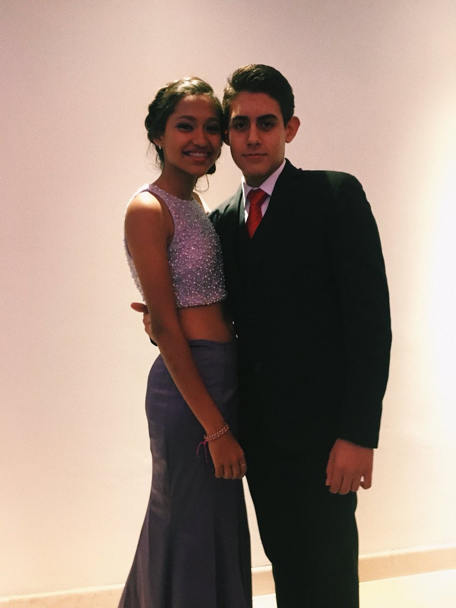 darianswt's tweet image. Te advierto que si me cambias por una de la UDEM y sales con ella al jumpster te voy a matar trrroyyy:) gpt esto no es un adiós es un hasta pronto🔜 de mi no te escapas😗 #promnight #promdate