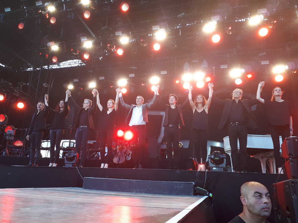 delamensbruge's tweet photo. Merci @JulienClerc_Off et toute votre équipe pour votre magnifique concert au festival Aluna. https://t.co/XFlp5I6Acg