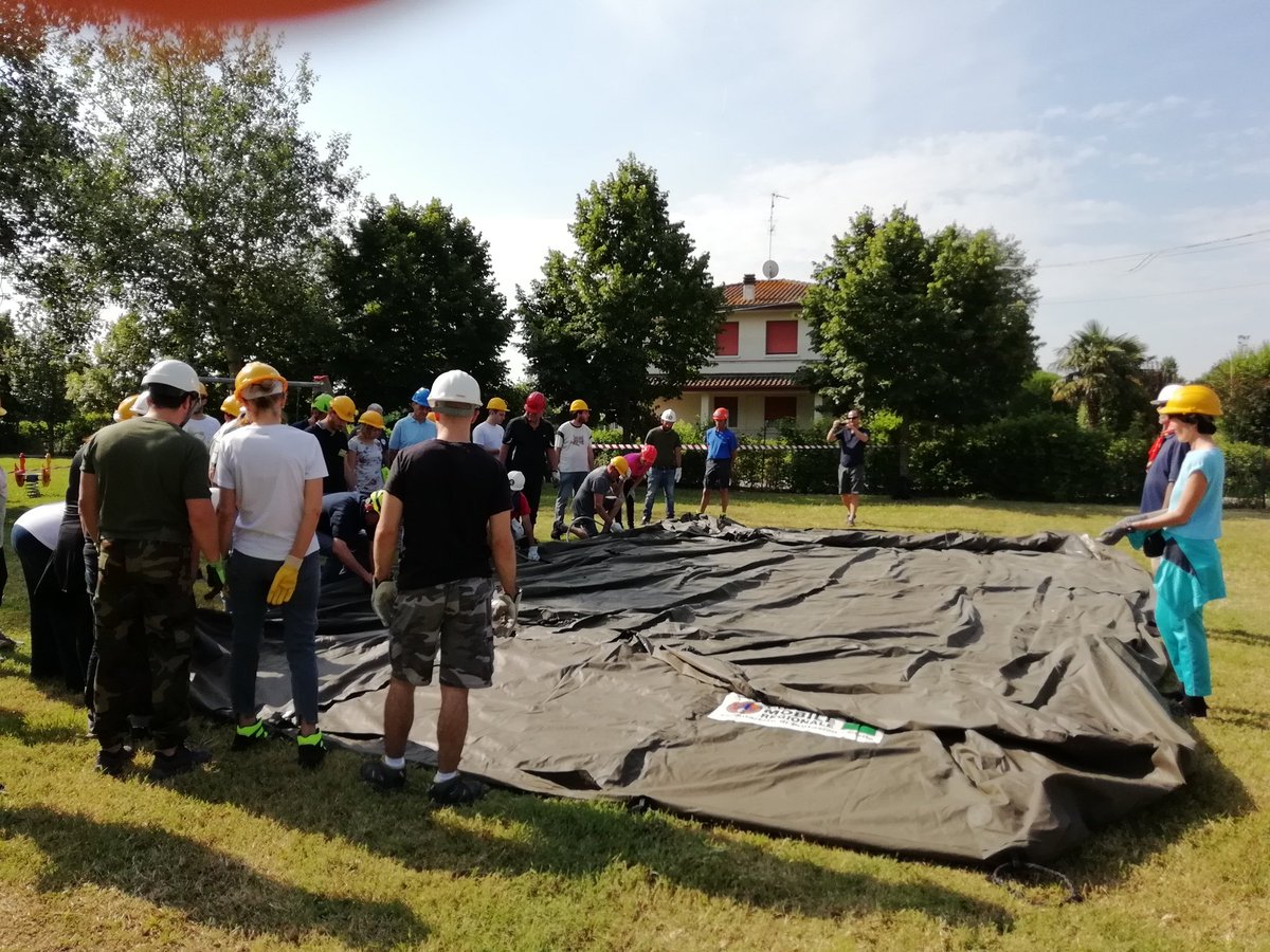 ProcivVigarano's tweet photo. A #ostellato si riprende corso base x 34 #volontari di #protezionecivile del coordinamento di #ferrara attività pratica operativa in sicurezza @giornaleprociv @Barbieri156D @PaolaGazzolo https://t.co/9GNvdmZwVB