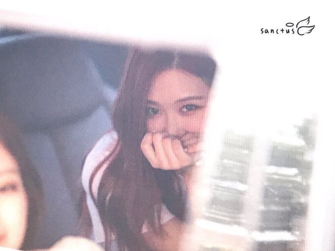 roseknowIes's tweet photo. these pics... its like she didnt fuck me up in ddu du ddu du stage https://t.co/kX1D97XphE