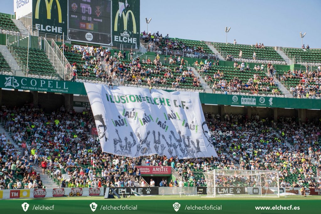 Jonyboria's tweet photo. No traten de entenderlo, esto es ELCHE y esto es el MARTINEZ VALERO 🔥💚💪🏼.

Gracias afición por demostrar que sois de 1👏🏼
¡¡Moriremos por este escudo⚔️🛡!!
#equipazo #muchoElche https://t.co/vBkD02QmMM
