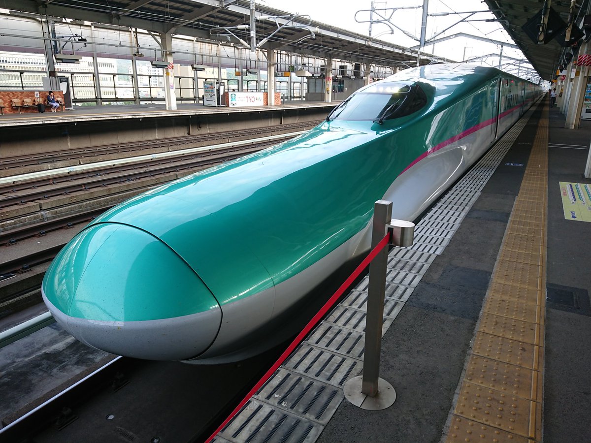 つばさ51号 東北新幹線で福島駅から仙台駅までの乗客は既に在来線か高速バス乗り換え済 のため やまびこ51号の自由席の乗車率は半分強 ちなみに 単独l55編成つばさ下りが身動きできずに福島駅停車中 車内はあきらめムード満載 T T せめて運転再開の