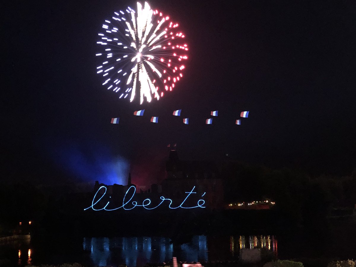 patricebegay's tweet image. Le secret du #bonheur est la #liberté et le secret de la liberté est le #courage. La liberté appartient à ceux qui l’ont conquise et elle commence où l’ignorance finit.Faire #confiance est une preuve de courage.#vivelaFrance #vivelepatrimoinefrançais