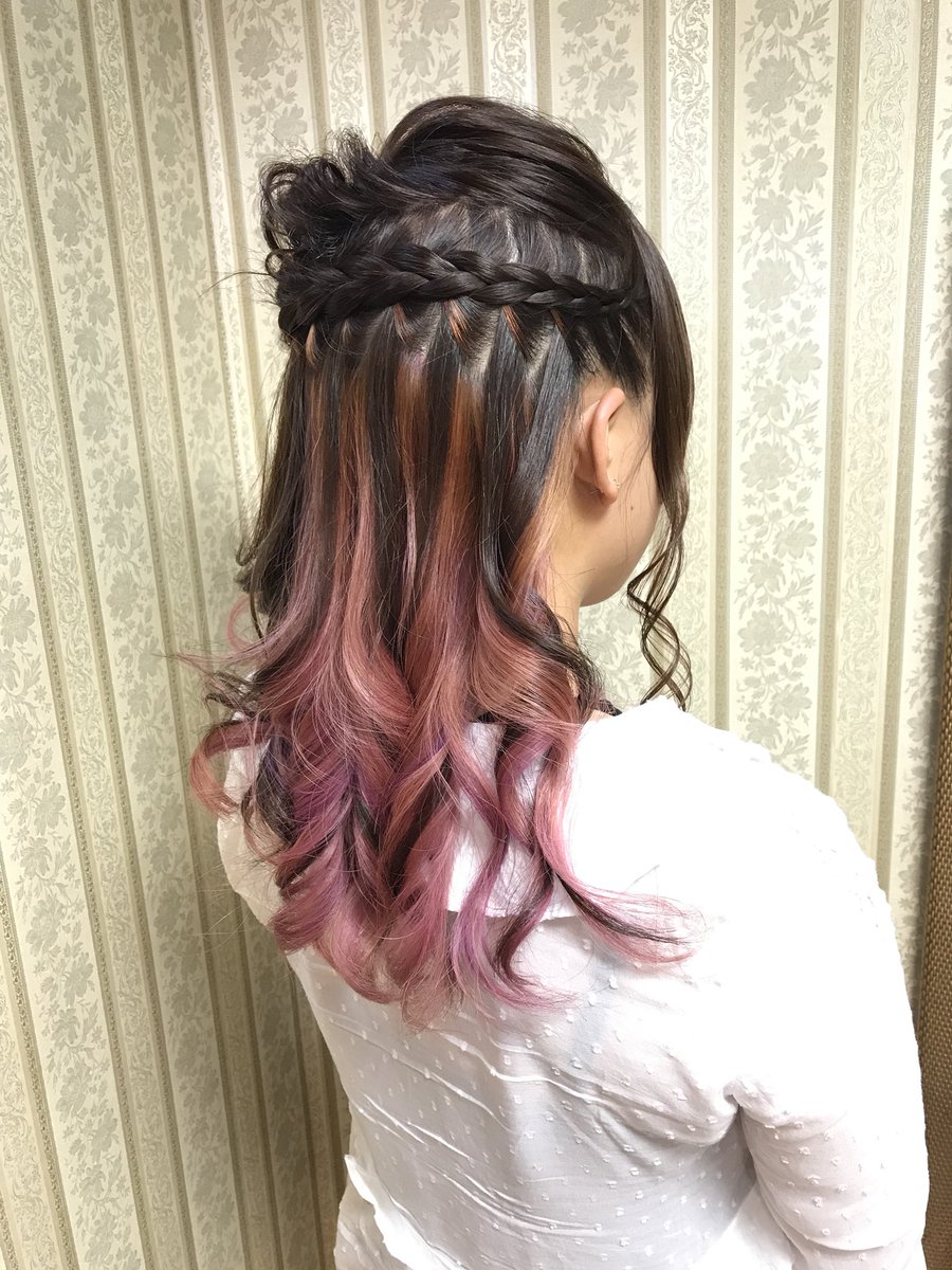 Uzivatel シャンテグラム Na Twitteru ヘアスタイル紹介 柔らかピンクのインナーカラー 編み込みハーフアップヘアアレンジで カラーを際立たせました