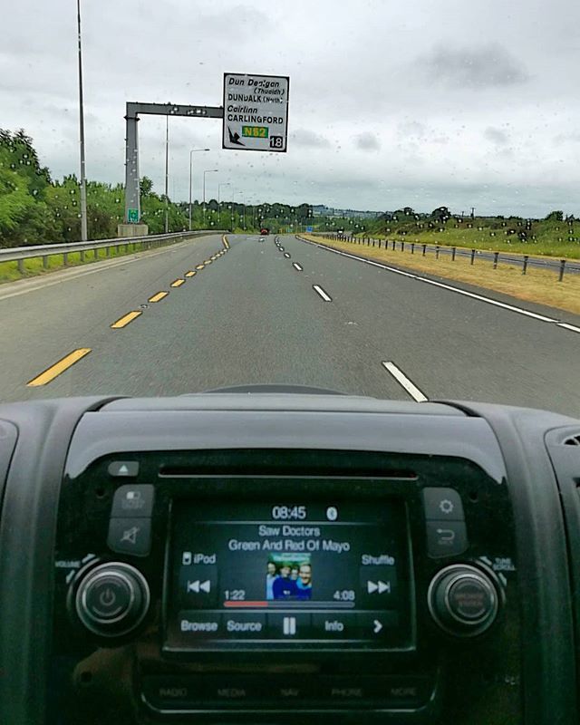 naturalroomni's tweet photo. The Saw Doctors on the tune box, yellow lines at the side of the motorway.......only means one thing.......deliveries to Dublin!😃👍 #ontheroadagain #sundayroadtrip #sundayvibes #sawdoctors #picniconboard #deliveries #deliveryday #alloverireland #headi… https://t.co/ZzsBTgYNAF https://t.co/jITHRbpdXY