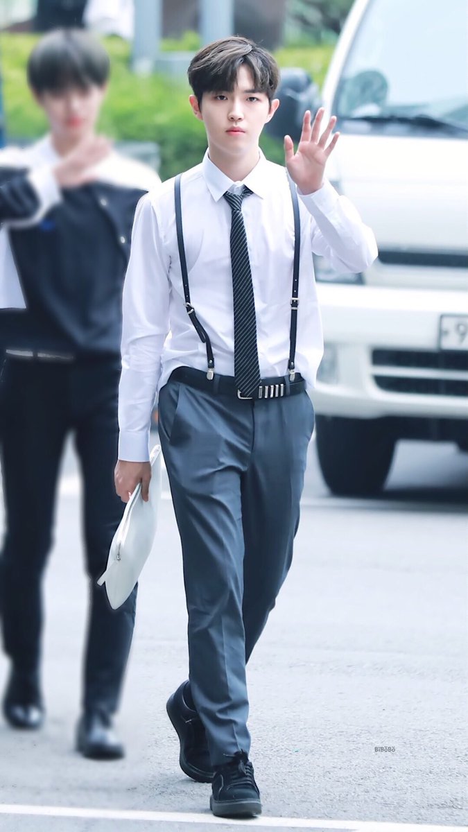 jaehwanarchives's tweet photo. HIS OUTFIT https://t.co/RejluDNBxz