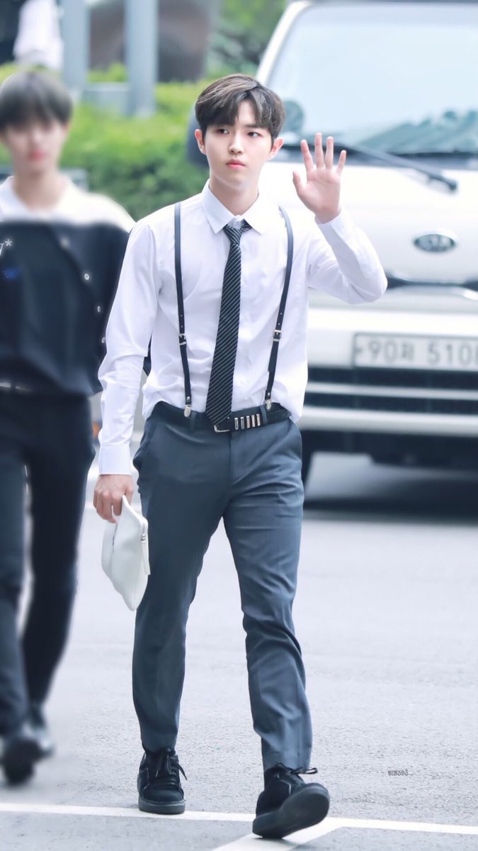 jaehwanarchives's tweet photo. HIS OUTFIT https://t.co/RejluDNBxz