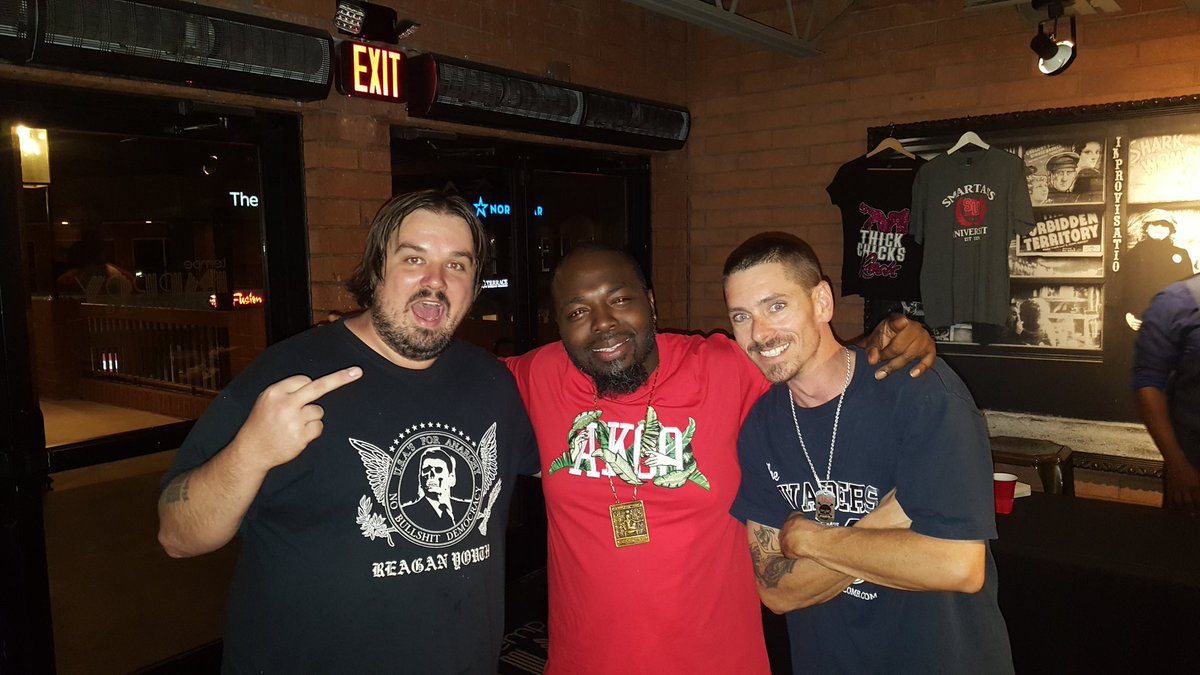 TyCully951's tweet photo. FUKIN GREAT SHOW!!! Shout out to @thecoreyholcomb much love!!💯💯🔥 #5150NATION COREY a real 1 #Humble #Down2Earth 5150 all day told y'all I was gona get my shit signed!!! 😎💯✊ shout out to @AnguzBlack fuck with you homie!! @goochthegreat @DarleneOGOrtiz @Freezluvcomedy @fatman https://t.co/41OkbPpRzu