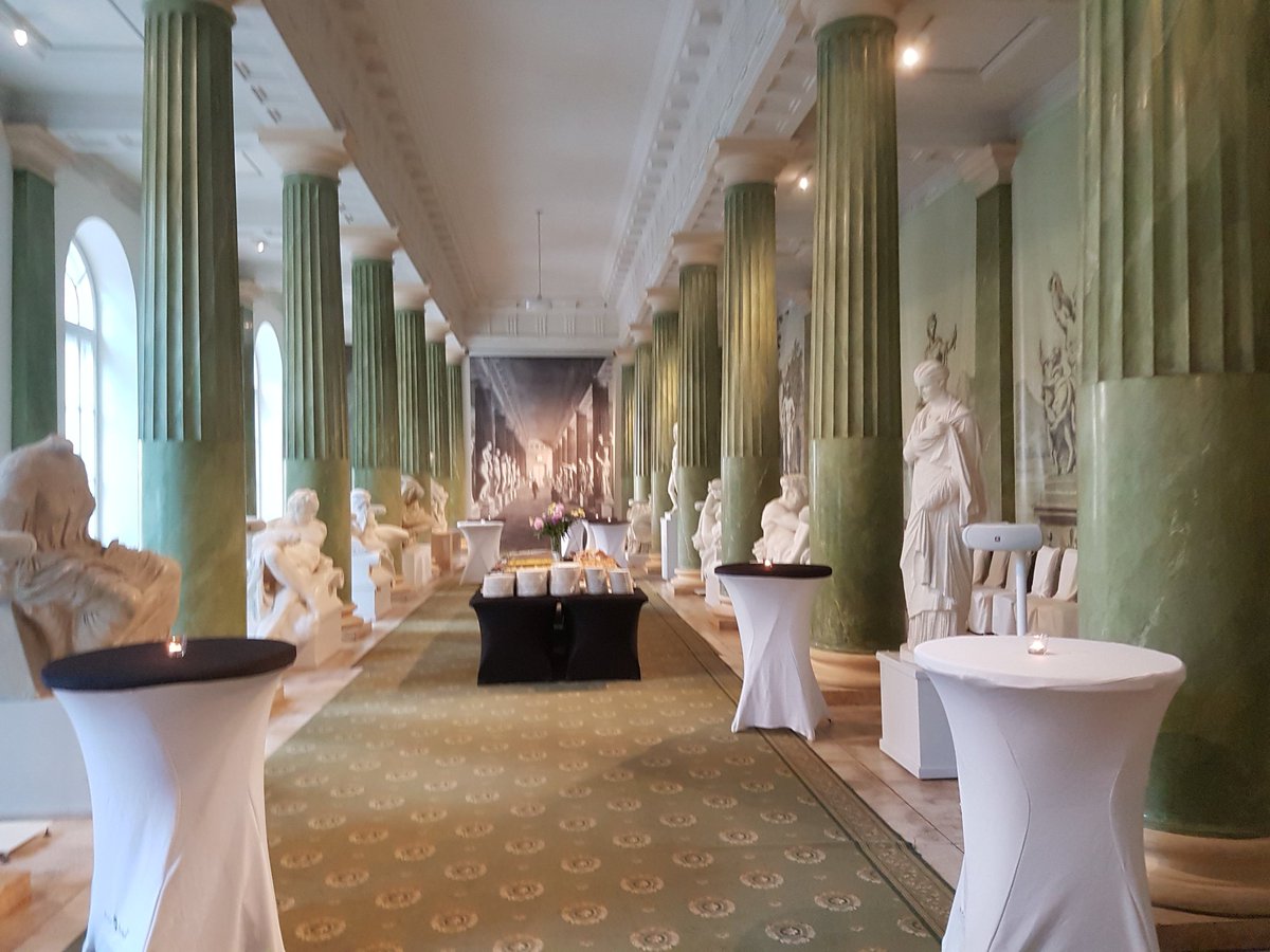 NeuroLab_FCI's tweet image. Fabulous dinner hosted by University of Warsaw for participants of #EarliSIG27 @earli_office