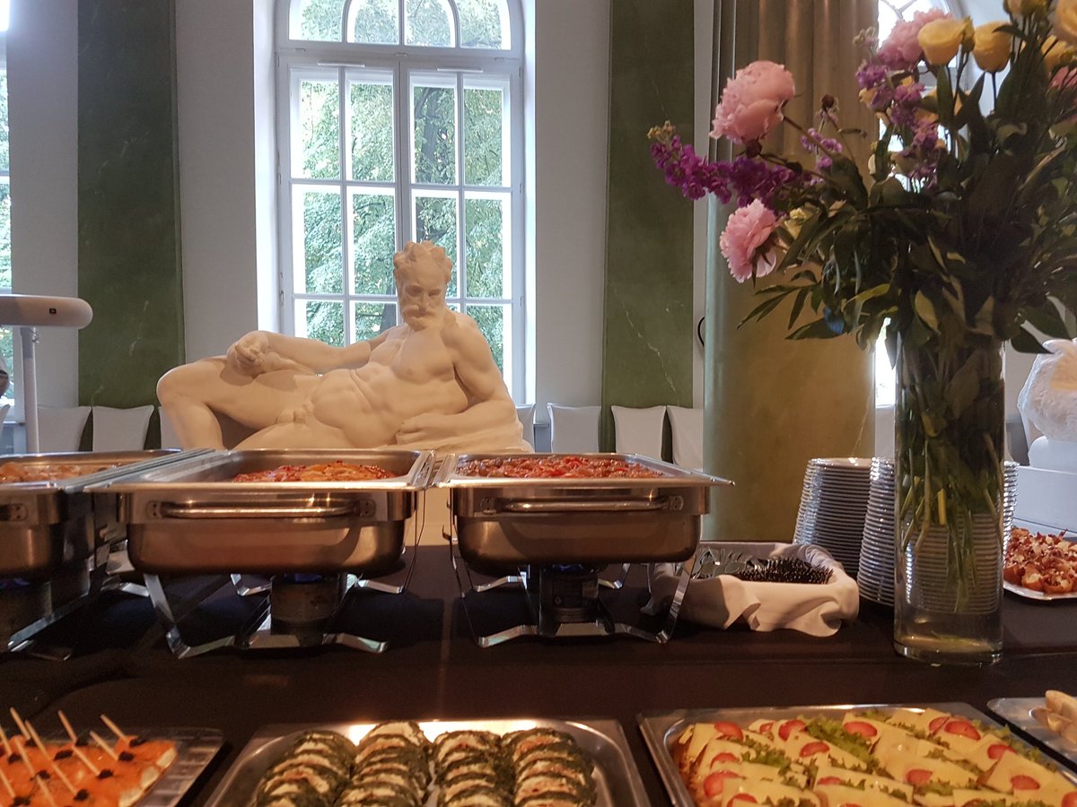 NeuroLab_FCI's tweet image. Fabulous dinner hosted by University of Warsaw for participants of #EarliSIG27 @earli_office